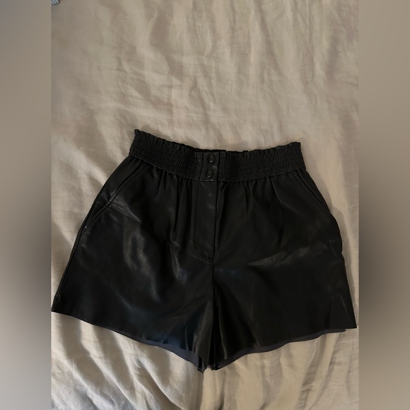 Aritzia Wilfred Free Vegan Leather Shorts - Picture 1 of 4